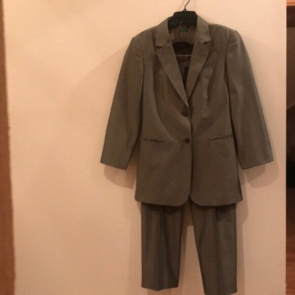 💼✨ Vintage United Colors of Benetton Women’s Gray Blazer Suit Seperates